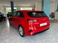 Usado Kia Ceed 101 CV (74 kW) 2019 Rojo Utilitario