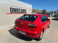 Używany Seat Leon Stella 90 KM (66 kW) 2002 Czerwony Hatchback