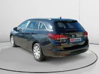 Usado Opel Astra 110 CV (80 kW) 2020 Negro Familiar