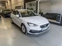 Usado Seat Leon Style 110 HP (80 kW) 2022 Branco Sedan