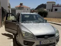 Usado Ford Focus Trend 109 CV (80 kW) 2005 Gris / plata Berlina
