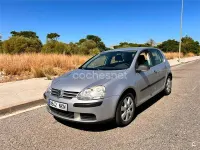 Usado VW Golf V Highline 105 CV (77 kW) 2007 Gris / plata Berlina