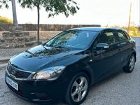 Usado Kia Ceed Active 128 CV (94 kW) 2011 Negro Utilitario