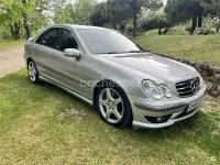 Usado Mercedes C320 Elegance 224 CV (164 kW) 2005 Gris / plata Berlina