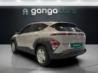Usado Hyundai Kona 120 CV (88 kW) 2024 Gris / plata SUV