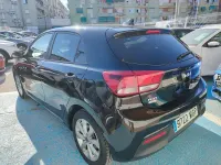 Usado Kia Rio 100 CV (73 kW) 2023 Negro Berlina