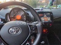 Usado Toyota Aygo X-cite 69 CV (50 kW) 2018 Violeta / lila Utilitario