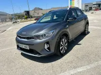 Usado Kia Stonic 84 CV (61 kW) 2023 Gris / plata SUV