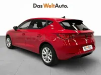 Usado Seat Leon Style 130 CV (95 kW) 2023 Rojo Berlina