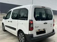 Usado Citroën Berlingo Feel 100 CV (73 kW) 2016 Blanco Monovolumen