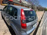 Usado Ford Fiesta Ghia 68 CV (50 kW) 2005 Gris / plata Utilitario