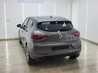 Usado Renault Clio Equilibre 91 CV (66 kW) 2023 Gris Utilitario