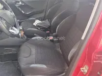 Usado Peugeot 208 Allure 92 CV (67 kW) 2015 Rojo Utilitario