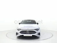 Usado Mercedes CLA180 136 CV (100 kW) 2026 Gris / plata Berlina