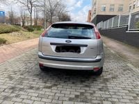 Usado Ford Focus Sport 109 CV (80 kW) 2006 Gris / plata Berlina