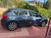 Usado Opel Astra Selective 110 CV (80 kW) 2013 Gris / plata Berlina