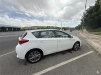 Usado Toyota Auris Hybrid Advance 136 CV (100 kW) 2013 Blanco Berlina