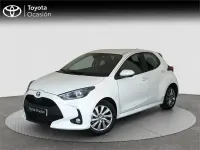 Usado Toyota Yaris Hybrid Active 116 CV (85 kW) 2022 Blanco Monovolumen