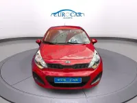Usado Kia Rio 85 HP (62 kW) 2014 Vermelho Sedan