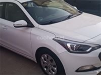 Usado Hyundai i20 84 CV (61 kW) 2015 Blanco Berlina
