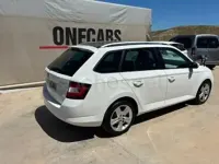 Usado Skoda Fabia Ambition 75 CV (55 kW) 2016 Blanco Familiar