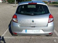 Usado Renault Clio IV 75 CV (55 kW) 2012 Gris / plata Berlina
