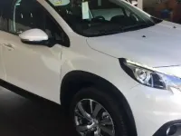 Usado Peugeot 2008 Allure 110 CV (80 kW) 2018 Blanc nacre SUV