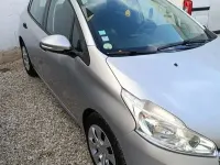 Usado Peugeot 208 Active 102 CV (75 kW) 2018 Gris Utilitario