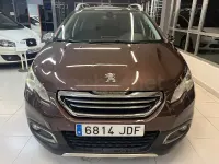 Usado Peugeot 2008 Allure 100 CV (73 kW) 2015 Marrón SUV