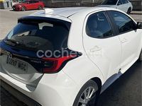 Usado Toyota Yaris Hybrid Active 116 CV (85 kW) 2023 Blanco Berlina