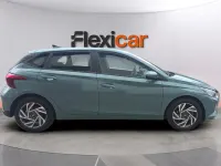 Usado Hyundai i20 101 CV (74 kW) 2024 Verde Utilitario