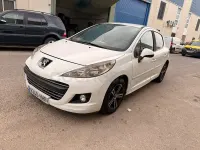 Usado Peugeot 207 Active 70 CV (51 kW) 2012 Blanco Berlina