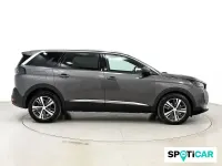 Usado Peugeot 5008 Allure 136 CV (100 kW) 2024 Gris SUV