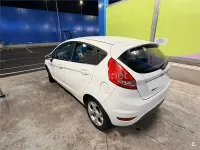 Usado Ford Fiesta Ghia 96 CV (70 kW) 2009 Blanco Berlina