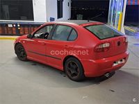 Usado Seat Leon Sport 105 CV (77 kW) 2003 Rojo Berlina