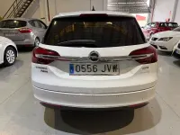 Usado Opel Insignia Selective 136 CV (100 kW) 2017 Blanco Familiar