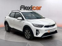 Usado Kia Stonic 101 CV (74 kW) 2023 Blanco SUV