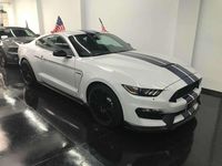 Usado Ford Mustang 533 CV (392 kW) 2017 Blanco Coupe