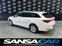 Usado Seat Leon Style 150 CV (110 kW) 2021 Blanco Familiar