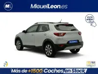 Usado Kia Stonic 100 CV (73 kW) 2023 Gris / plata SUV