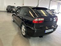 Usado Seat Leon Sport 131 CV (96 kW) 2005 Negro Utilitario