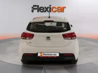 Usado Kia Rio 84 CV (61 kW) 2021 Blanco Berlina