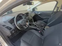 Usado Ford Focus Trend 125 CV (91 kW) 2017 Gris / plata Berlina