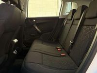 Usado Peugeot 2008 Active 99 CV (72 kW) 2015 Blanco SUV