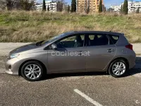 Usado Toyota Auris Business Edition 90 CV (66 kW) 2015 Beige Berlina