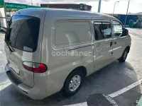 Usado Hyundai H-1 100 CV (73 kW) 2001 Beige Monovolumen