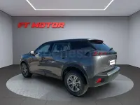 Usado Peugeot 2008 Active 110 CV (80 kW) 2022 Gris / plata SUV