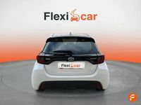 Usado Toyota Yaris Hybrid Active 116 CV (85 kW) 2022 Blanco Berlina