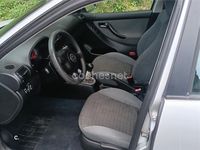 Usado Seat Toledo Stella 105 CV (77 kW) 2004 Gris / plata Berlina