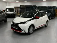 Usado Toyota Aygo X-play 69 CV (50 kW) 2018 Blanco Utilitario